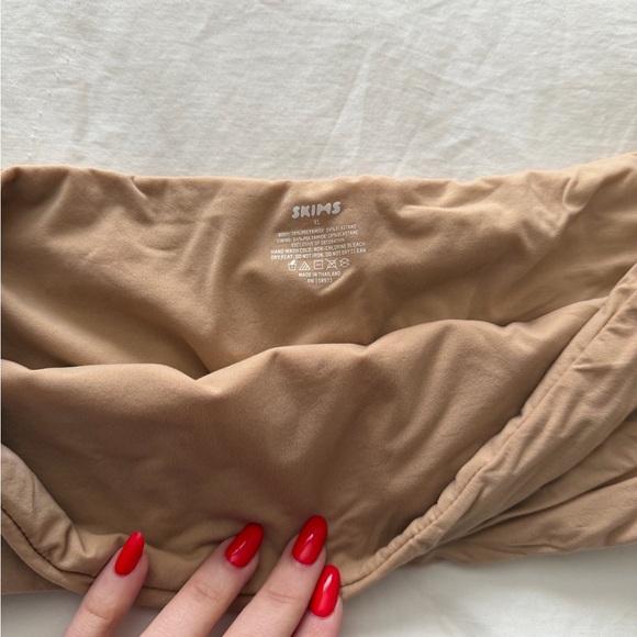 SKIMS Tan Bandeau - Picture 2 of 3